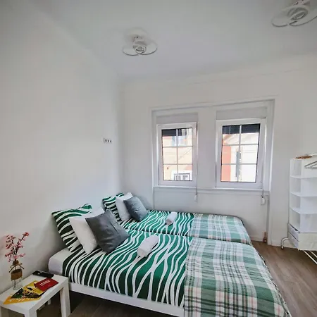 In Alfama- Beco De Sao Miguel * Lizbona