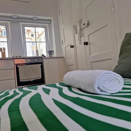 In Alfama- Beco De Sao Miguel * Lizbona