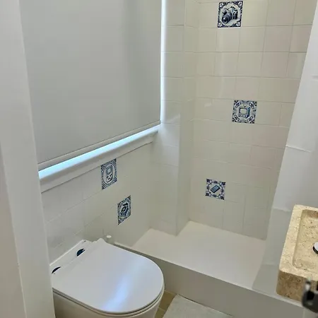 In Alfama- Beco De Sao Miguel * Lizbona