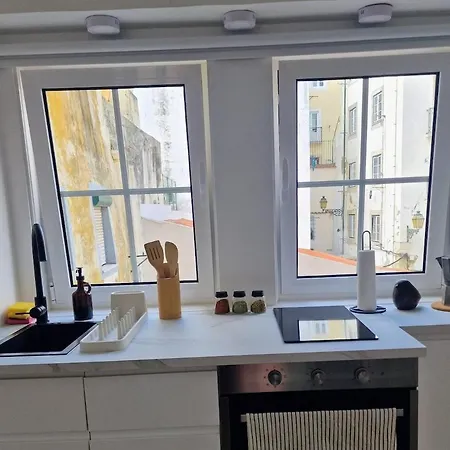 In Alfama- Beco De Sao Miguel * Lizbona