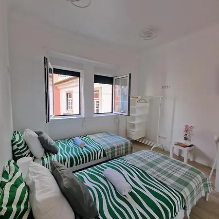 In Alfama- Beco De Sao Miguel * Lizbona