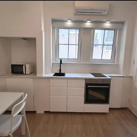 In Alfama- Beco De Sao Miguel