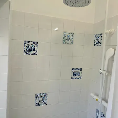 In Alfama- Beco De Sao Miguel