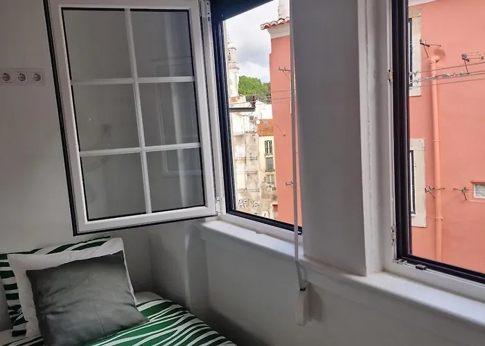 In Alfama- Beco De Sao Miguel ליסבון